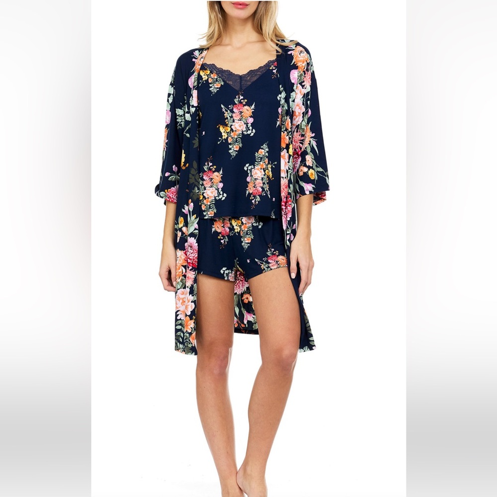 Travel set from Flora by Flora Nikrooz